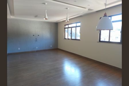 Casa para alugar com 200m², 4 quartos e 3 vagas Casa para alugar com 200m², 4 quartos e 3 vagasSala