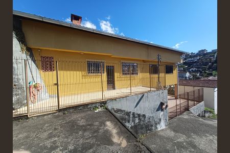 Casa para alugar com 200m², 4 quartos e 3 vagas Casa para alugar com 200m², 4 quartos e 3 vagasPortão da casa