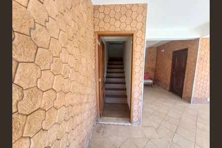 Casa para alugar com 200m², 4 quartos e 3 vagas Casa para alugar com 200m², 4 quartos e 3 vagasPorta de acesso a casa