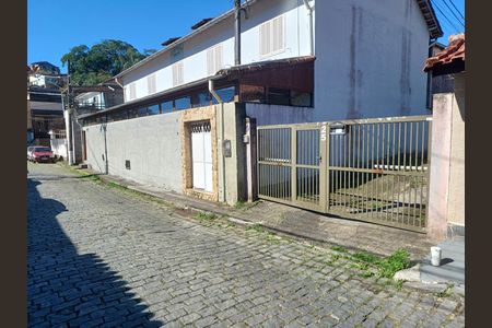 Casa para alugar com 200m², 4 quartos e 3 vagas Casa para alugar com 200m², 4 quartos e 3 vagasPortão de entrada da rua sem placa