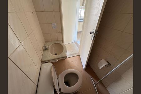 Banheiro - Servico de apartamento para alugar com 3 quartos, 103m² em Setor Bueno, Goiânia