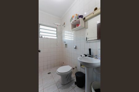 Casa à venda com 145m², 2 quartos e 4 vagasBanheiro social