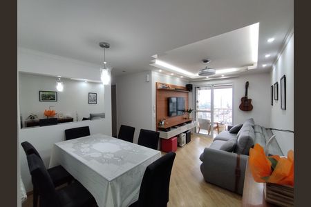 Sala  de apartamento à venda com 3 quartos, 69m² em Vila Gumercindo, São Paulo