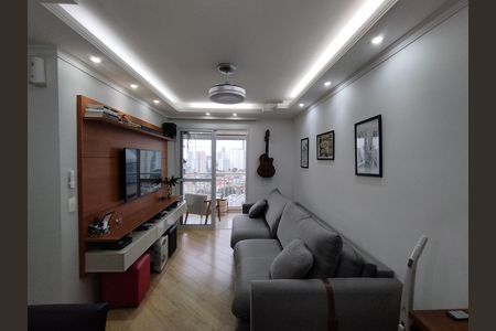 Sala  de apartamento à venda com 3 quartos, 69m² em Vila Gumercindo, São Paulo