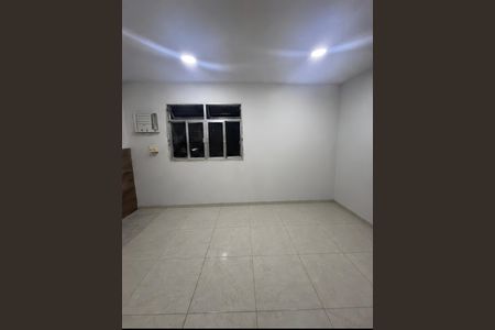 Quarto de casa para alugar com 3 quartos, 70m² em Centro, Nilópolis