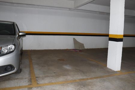 Garagem 1 de apartamento para alugar com 4 quartos, 150m² em Setor Bueno, Goiânia