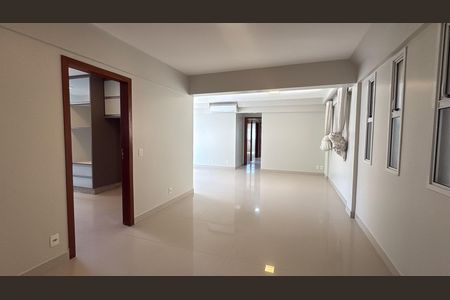 Sala de apartamento para alugar com 4 quartos, 150m² em Setor Bueno, Goiânia