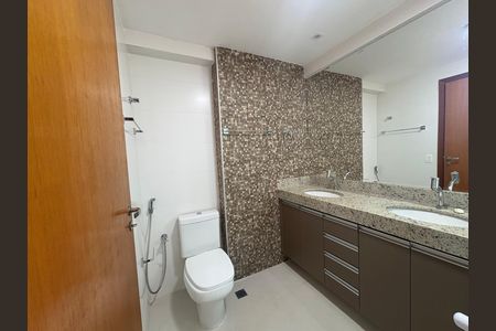 Banheiro da Suíte 4 de apartamento para alugar com 4 quartos, 150m² em Setor Bueno, Goiânia
