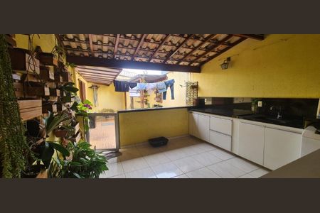 Casa à venda com 4 quartos, 130m² em Parque Xangri-Lá, Contagem