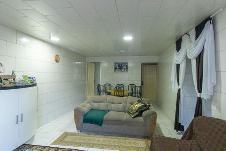 Casa à venda com 300m², 2 quartos e 1 vagaSala