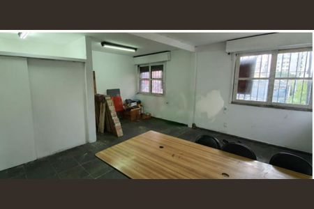 Casa à venda com 3 quartos, 220m² em Indianópolis, São Paulo