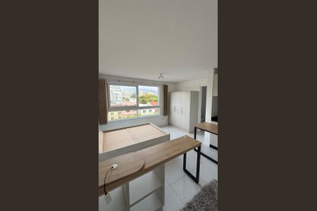 Sala/Quarto de kitnet/studio à venda com 1 quarto, 29m² em Cristo Redentor, Porto Alegre