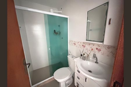 Casa de condomínio à venda com 213m², 3 quartos e 3 vagasBanheiro