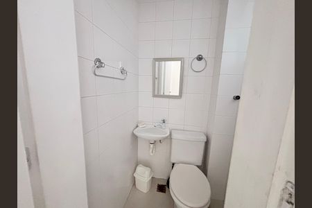 Casa de condomínio à venda com 213m², 3 quartos e 3 vagasBanheiro de serviço