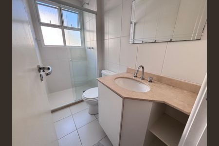 Casa de condomínio à venda com 213m², 3 quartos e 3 vagasBanheiro