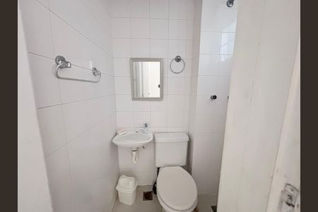 Casa de condomínio à venda com 213m², 3 quartos e 3 vagasBanheiro de serviço