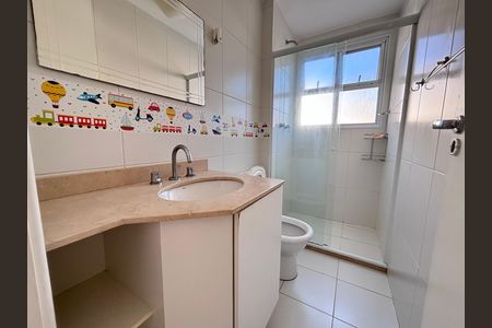 Casa de condomínio à venda com 213m², 3 quartos e 3 vagasBanheiro do Quarto 2