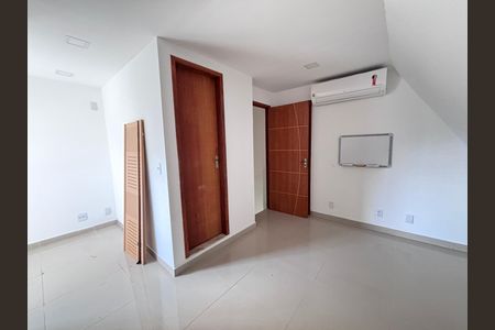 Casa de condomínio à venda com 213m², 3 quartos e 3 vagasSótão 