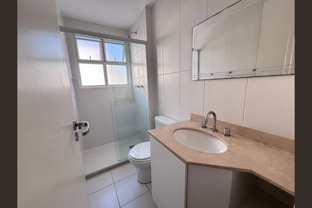Casa de condomínio à venda com 213m², 3 quartos e 3 vagasBanheiro