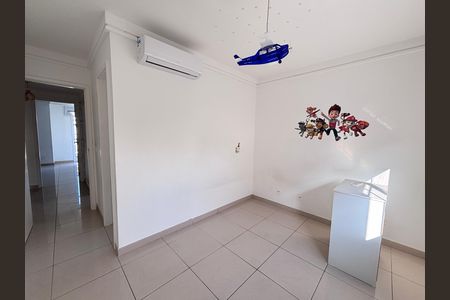 Casa de condomínio à venda com 213m², 3 quartos e 3 vagasQuarto 2