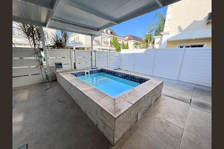 Casa de condomínio à venda com 213m², 3 quartos e 3 vagasÁrea externa