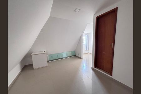 Casa de condomínio à venda com 213m², 3 quartos e 3 vagasSótao