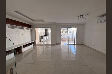 Casa de condomínio à venda com 213m², 3 quartos e 3 vagasSala