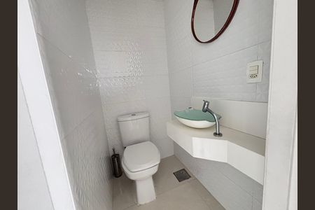 Casa de condomínio à venda com 213m², 3 quartos e 3 vagasLavabo