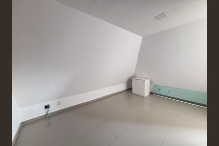 Casa de condomínio à venda com 213m², 3 quartos e 3 vagasSótão 
