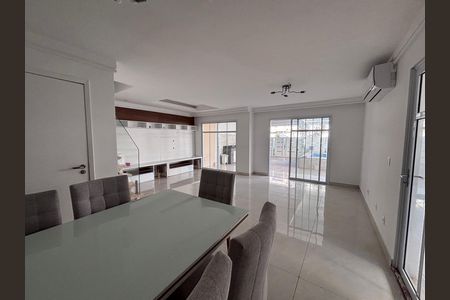 Casa de condomínio à venda com 213m², 3 quartos e 3 vagasSala