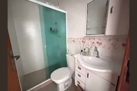 Casa de condomínio à venda com 213m², 3 quartos e 3 vagasBanheiro