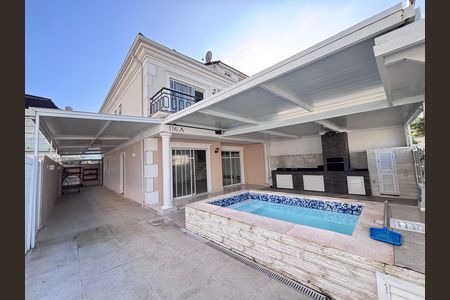 Casa de condomínio à venda com 213m², 3 quartos e 3 vagasÁrea externa