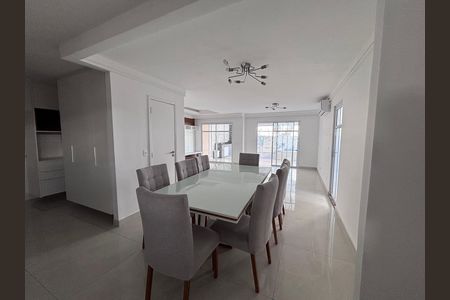 Casa de condomínio à venda com 213m², 3 quartos e 3 vagasSala