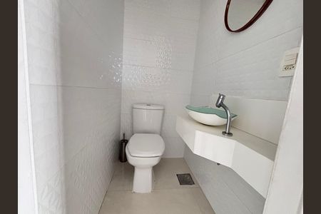 Casa de condomínio à venda com 213m², 3 quartos e 3 vagasLavabo