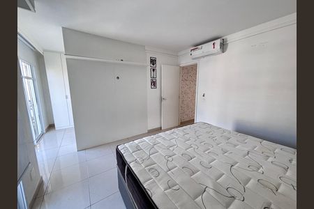 Casa de condomínio à venda com 213m², 3 quartos e 3 vagasQuarto 1