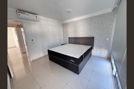 Casa de condomínio à venda com 213m², 3 quartos e 3 vagasQuarto 1