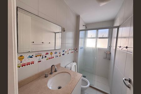 Casa de condomínio à venda com 213m², 3 quartos e 3 vagasBanheiro do Quarto 2