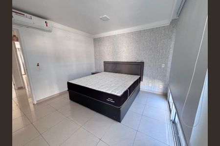 Casa de condomínio à venda com 213m², 3 quartos e 3 vagasQuarto 1