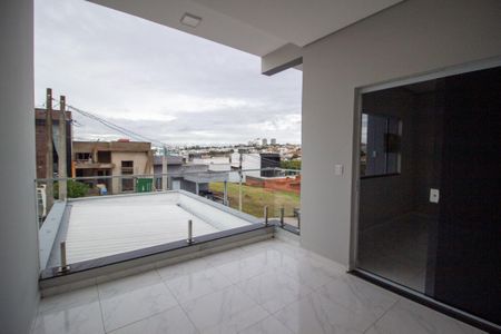 Casa de condomínio para alugar com 190m², 3 quartos e 2 vagasVaranda do Quarto 1