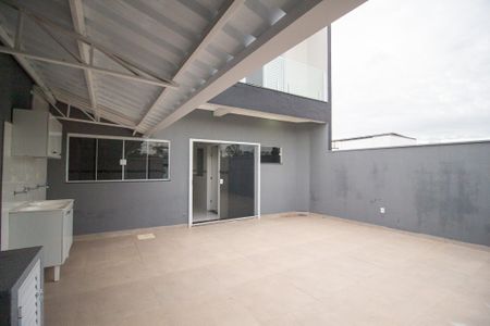 Casa de condomínio para alugar com 190m², 3 quartos e 2 vagasQuintal