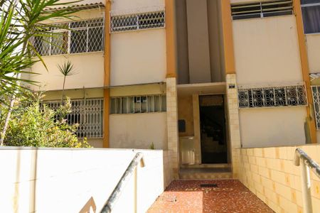 Apartamento à venda com 60m², 2 quartos e 1 vaga Apartamento à venda com 60m², 2 quartos e 1 vagaFachada