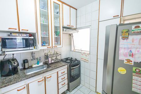 Cozinha de apartamento à venda com 3 quartos, 83m² em Palmares, Belo Horizonte