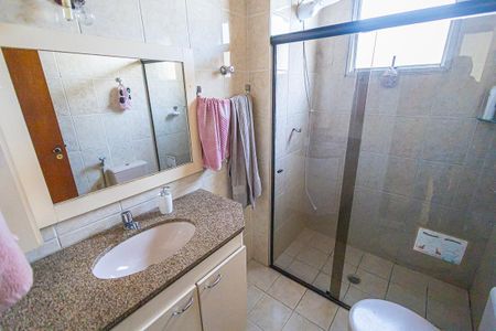 Banheiro de apartamento à venda com 3 quartos, 83m² em Palmares, Belo Horizonte