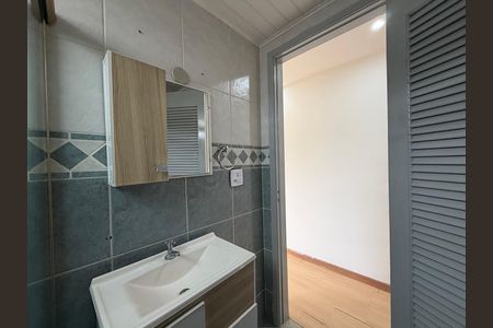 Banheiro de apartamento para alugar com 2 quartos, 55m² em Freguesia (jacarepaguá), Rio de Janeiro
