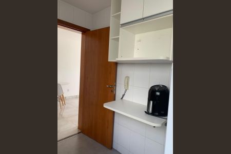 Cozinha de apartamento para alugar com 2 quartos, 54m² em Buritis, Belo Horizonte
