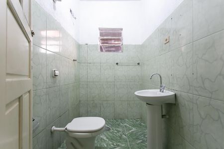 Casa para alugar com 35m², 1 quarto e 1 vaga Casa para alugar com 35m², 1 quarto e 1 vagaBanheiro