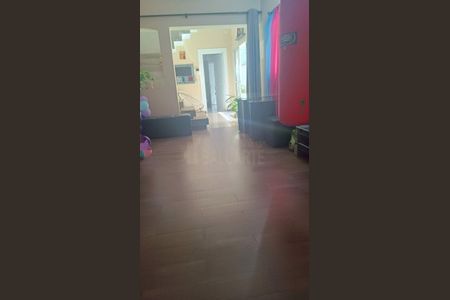 Casa à venda com 220m², 3 quartos e 4 vagas