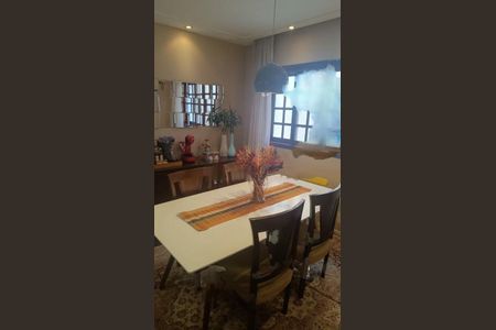 Casa à venda com 3 quartos, 220m² em Campo Grande, São Paulo