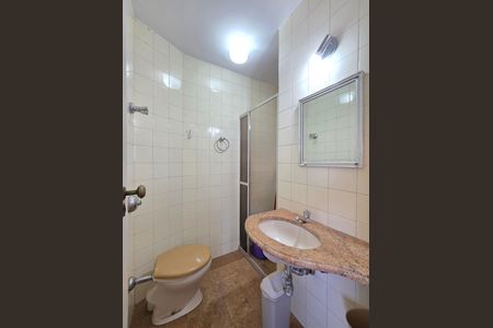 Apartamento para alugar com 303m², 4 quartos e 2 vagasBanheiro de serviço 