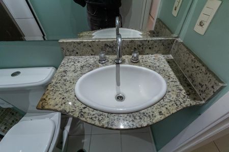 Apartamento para alugar com 70m², 2 quartos e 1 vaga Apartamento para alugar com 70m², 2 quartos e 1 vagaBanheiro da Suíte